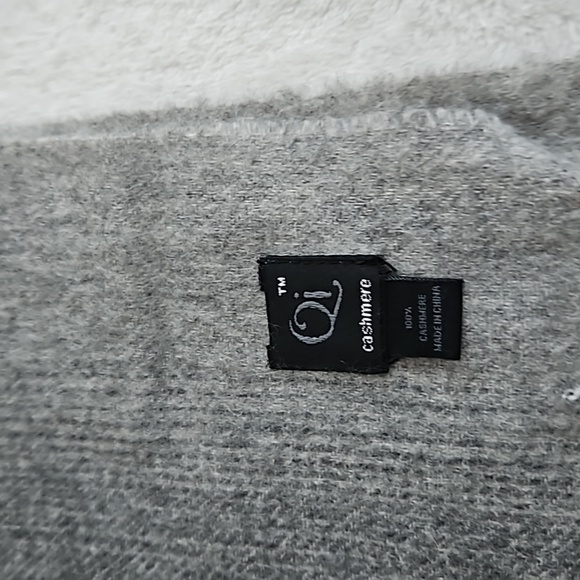 Qi Cashmere Men's Scarf - Picture 2 of 3